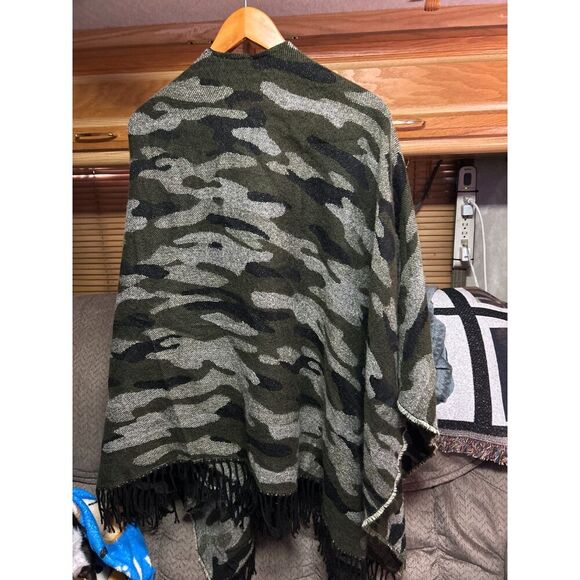 Sonoma Camouflage Print Ruana Wrap with Fringe - Picture 3 of 5